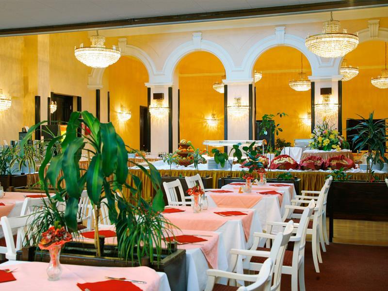Hotel Opatija Luaran gambar