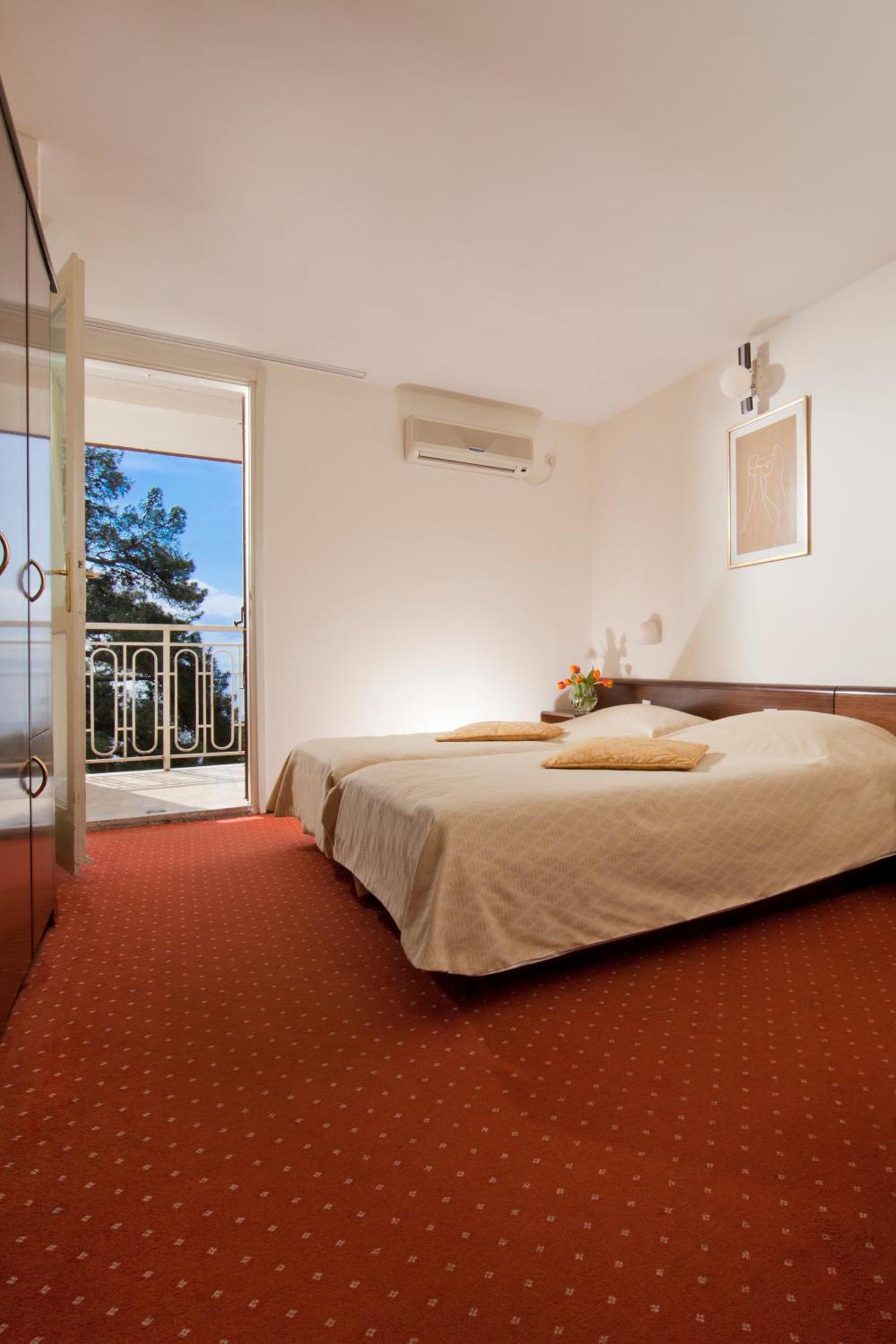 Hotel Opatija Luaran gambar
