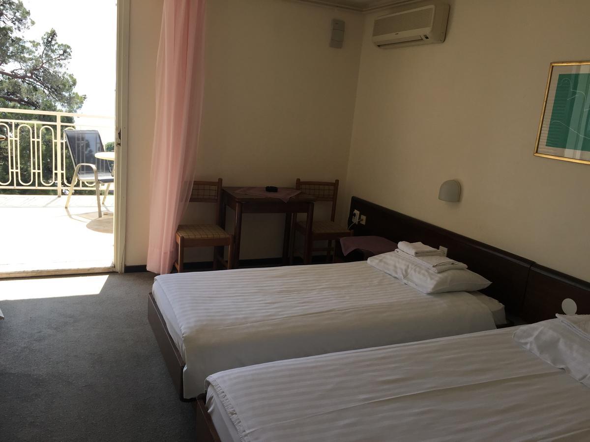 Hotel Opatija Luaran gambar