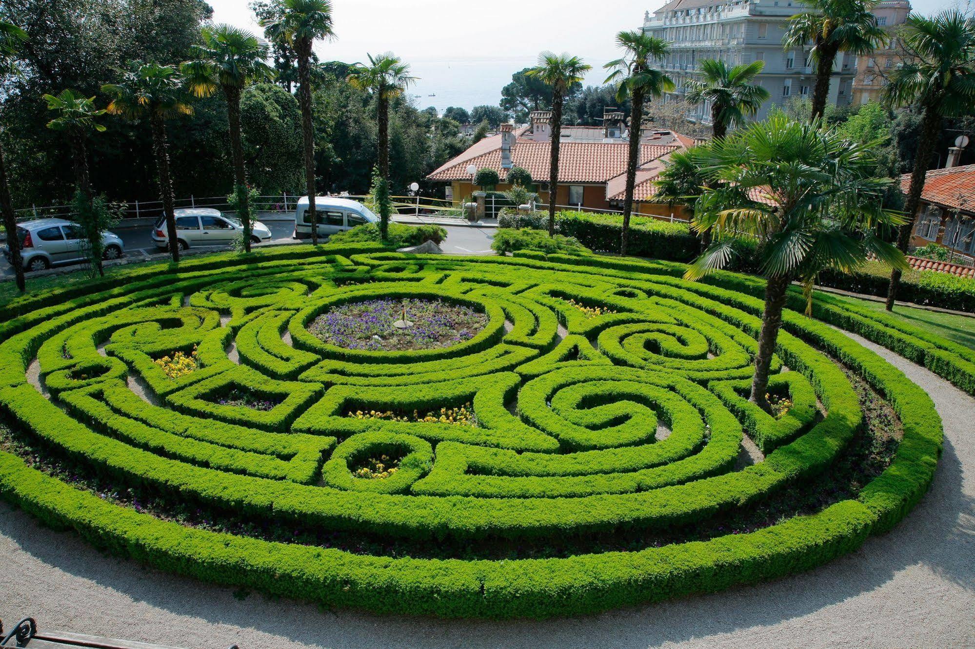 Hotel Opatija Luaran gambar