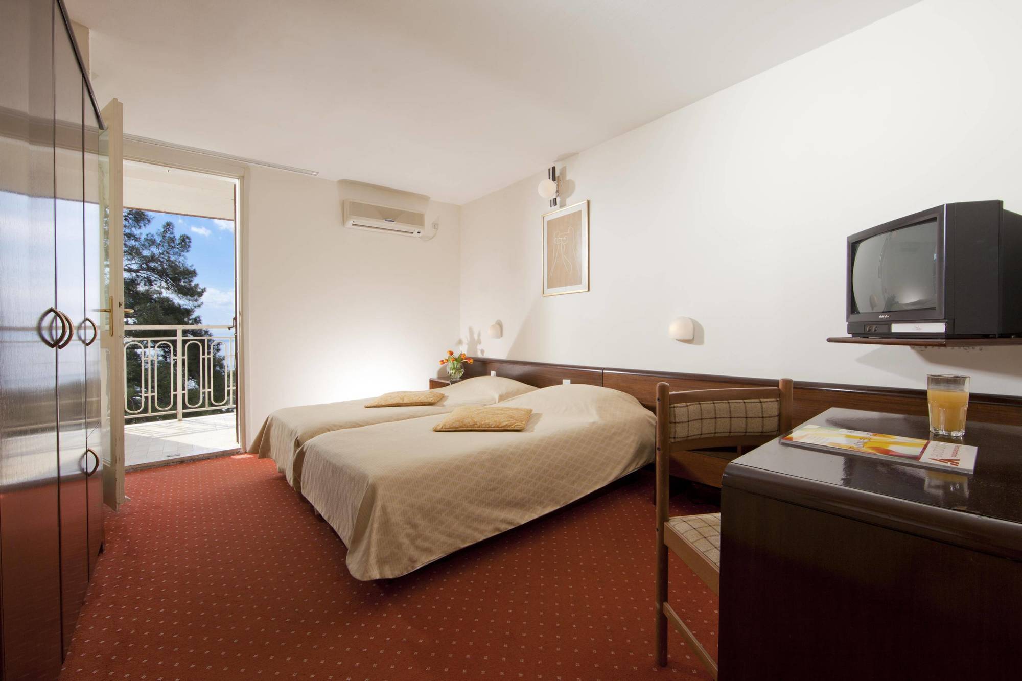 Hotel Opatija Luaran gambar