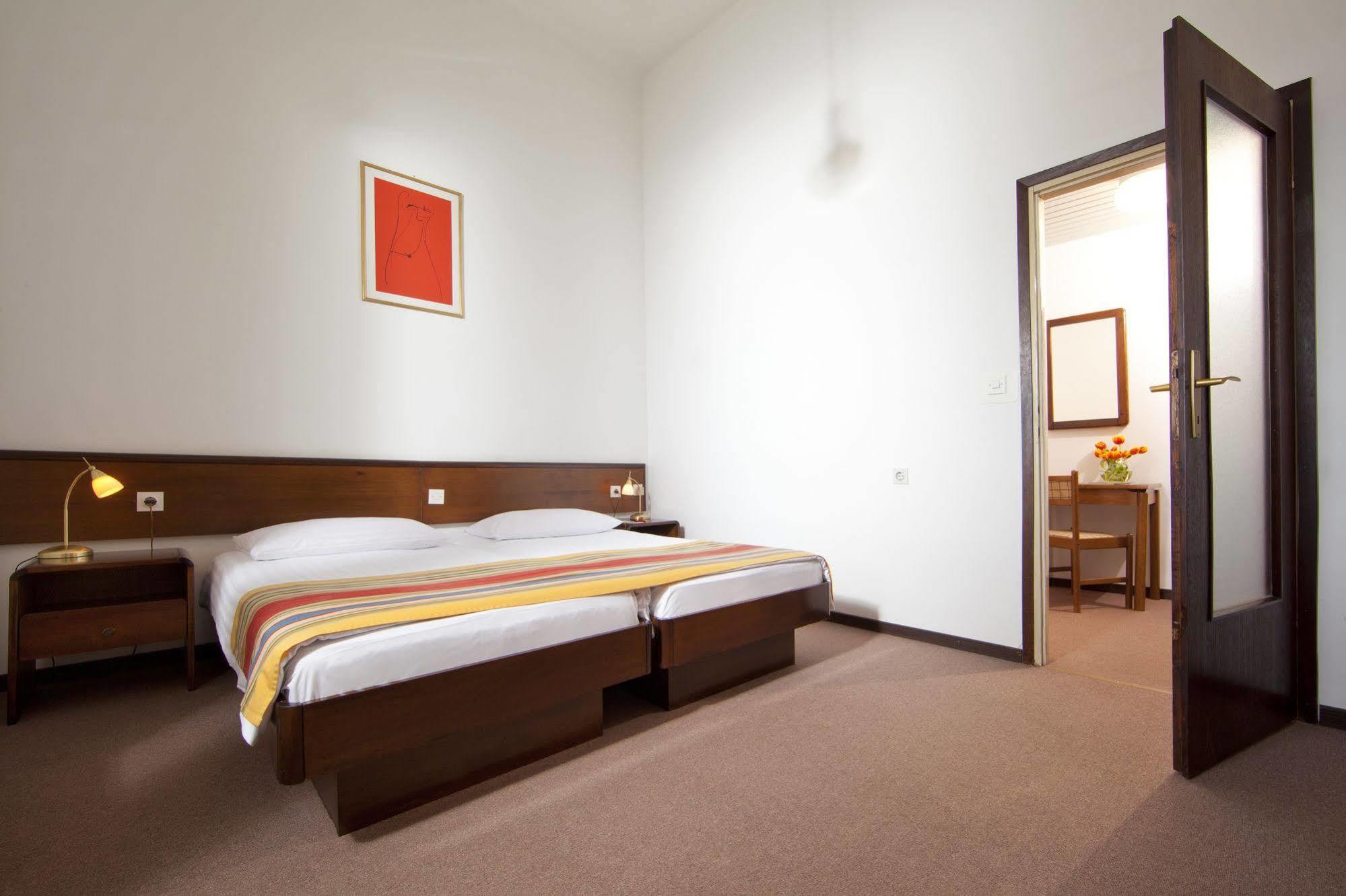 Hotel Opatija Luaran gambar