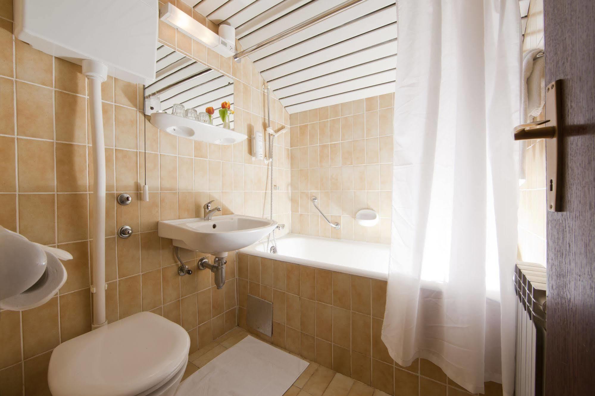 Hotel Opatija Luaran gambar