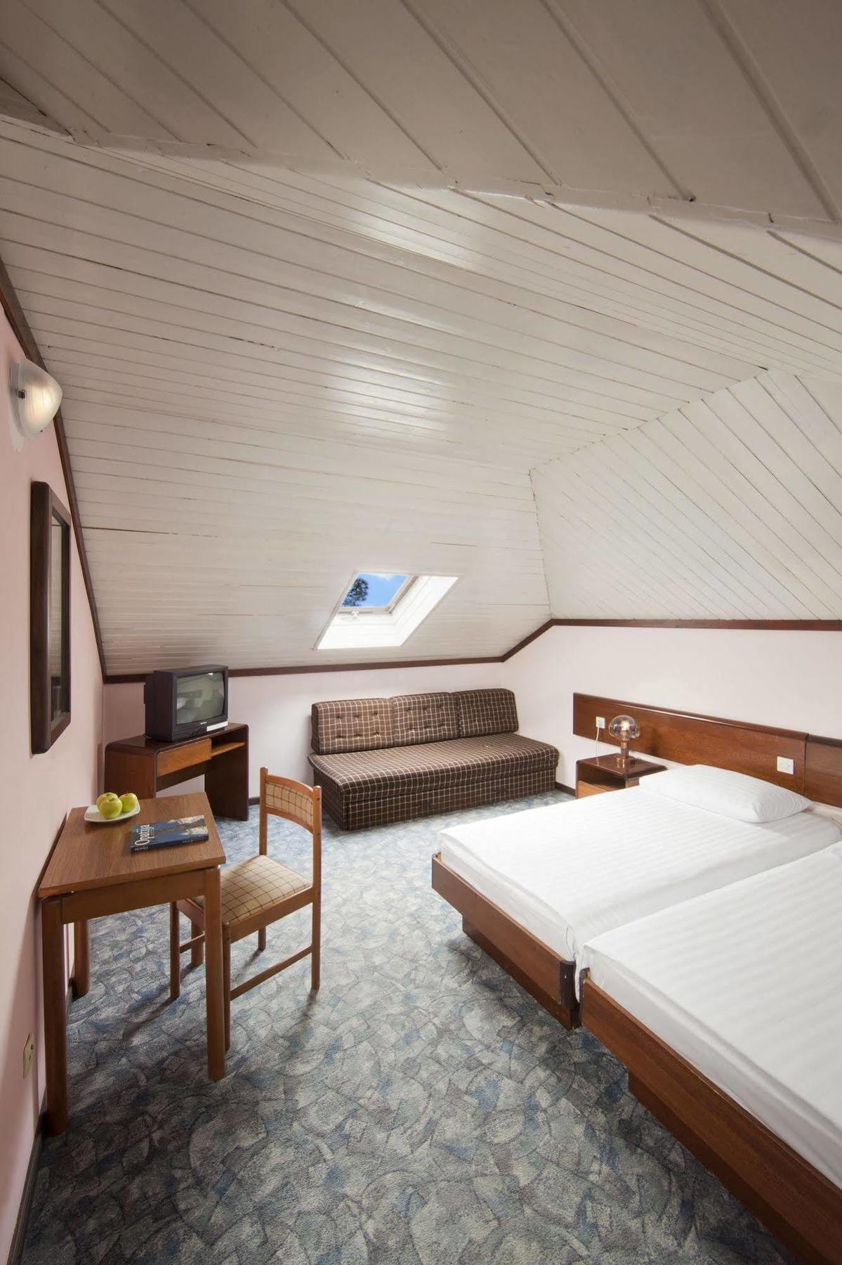 Hotel Opatija Luaran gambar