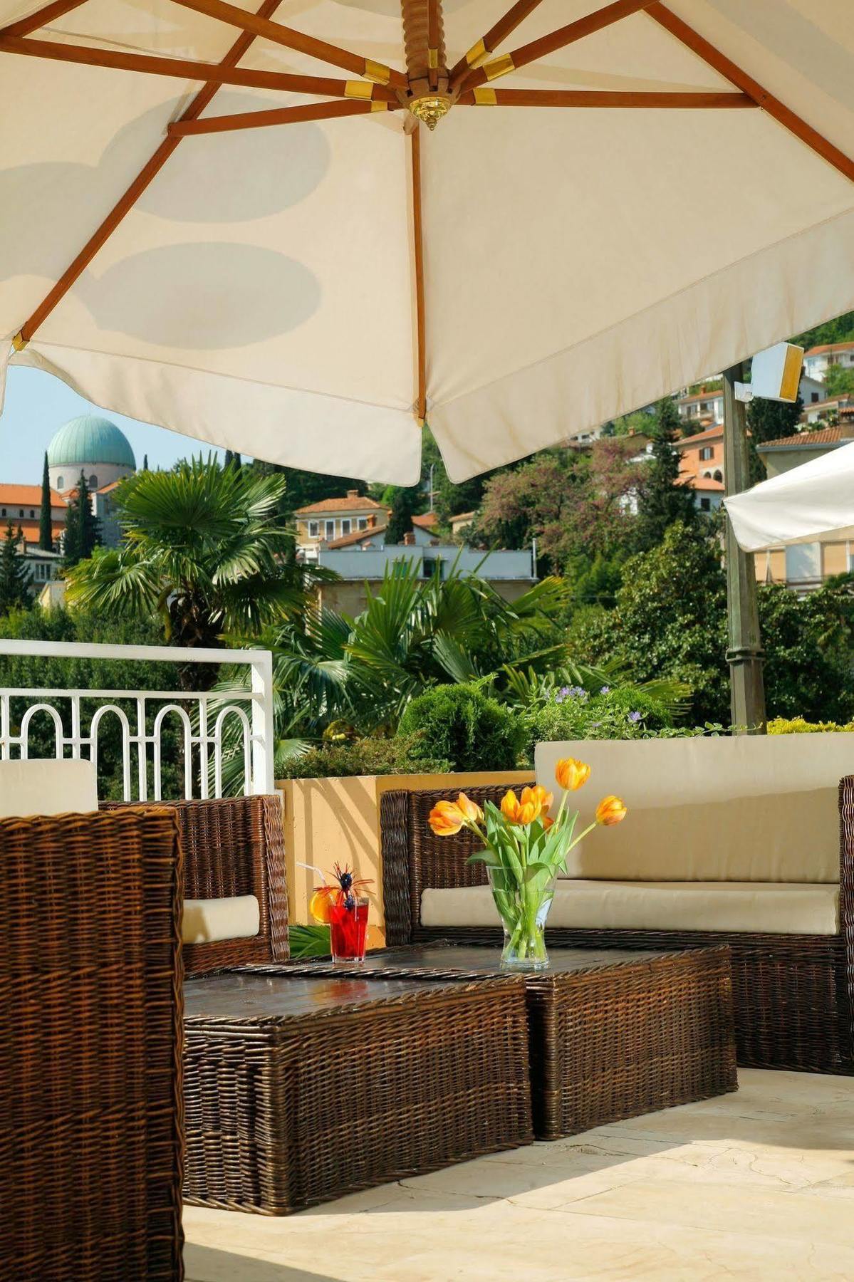 Hotel Opatija Luaran gambar
