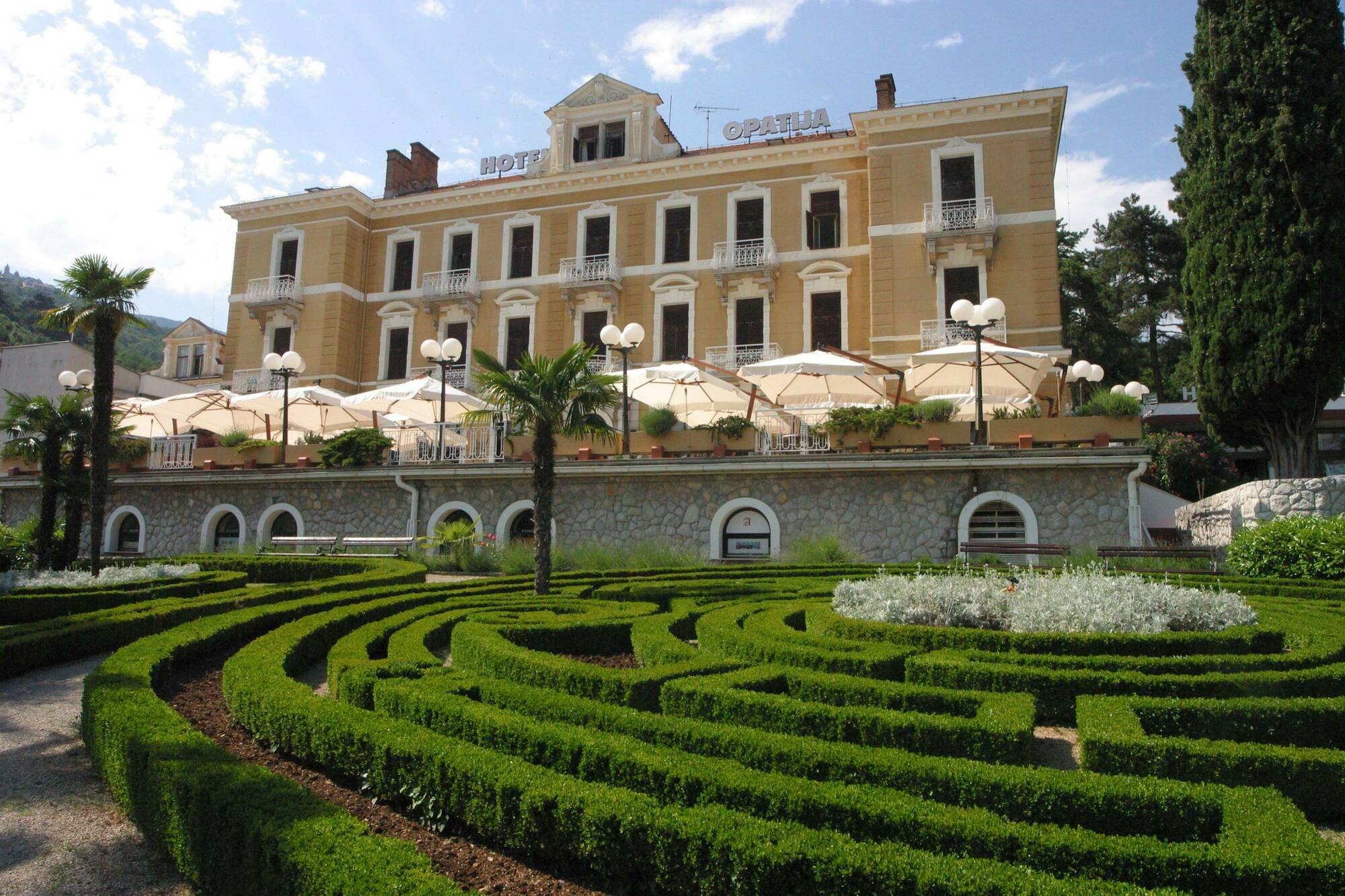 Hotel Opatija Luaran gambar